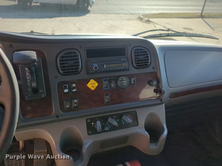 image for item NZ9303 2016 Freightliner Business Class M2 box truck