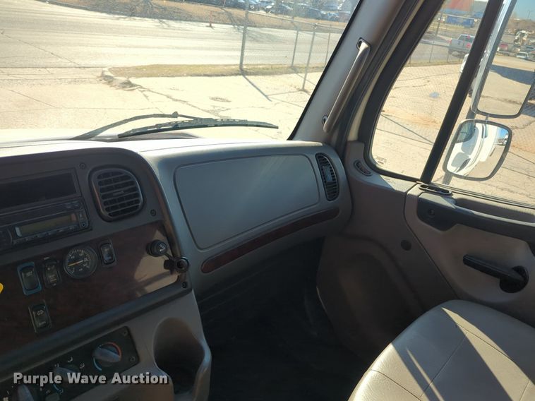 image for item NZ9303 2016 Freightliner Business Class M2 box truck