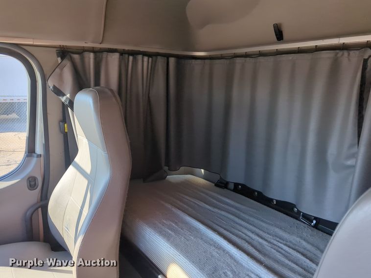 image for item NZ9303 2016 Freightliner Business Class M2 box truck