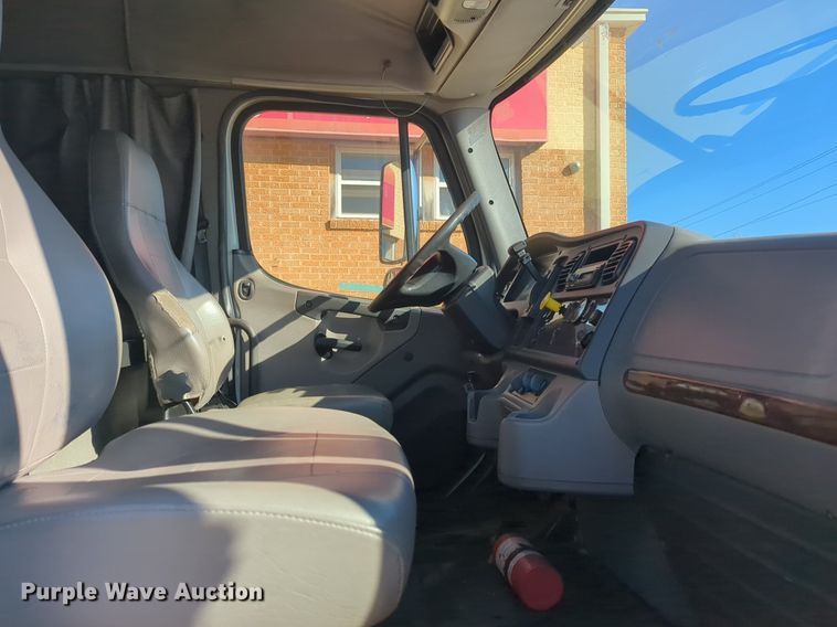 image for item NZ9303 2016 Freightliner Business Class M2 box truck