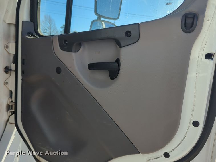 image for item NZ9303 2016 Freightliner Business Class M2 box truck