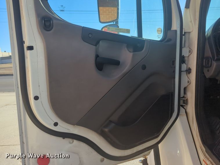 image for item NZ9304 2016 Freightliner Business Class M2 box truck