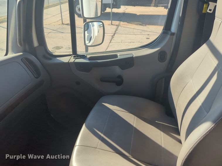 image for item NZ9304 2016 Freightliner Business Class M2 box truck