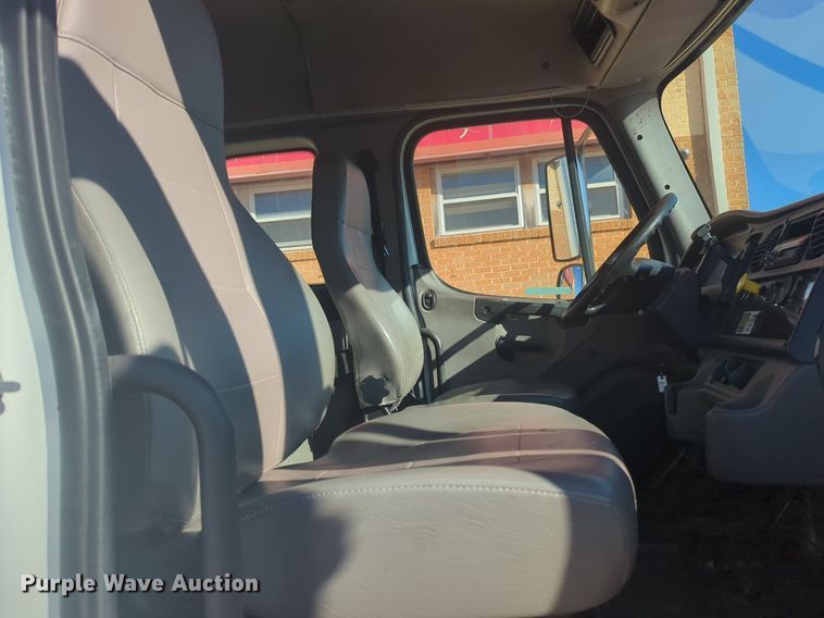 image for item NZ9304 2016 Freightliner Business Class M2 box truck