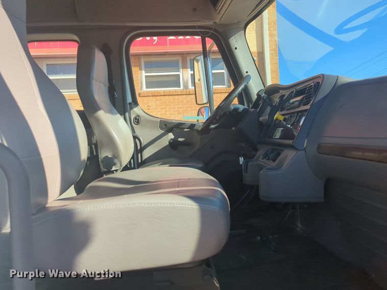 image for item NZ9304 2016 Freightliner Business Class M2 box truck