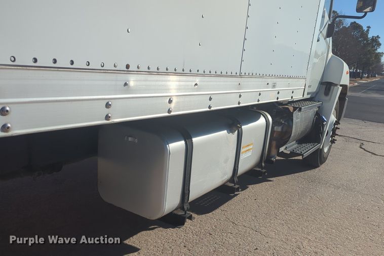 image for item NZ9305 2011 Hino 268 box truck