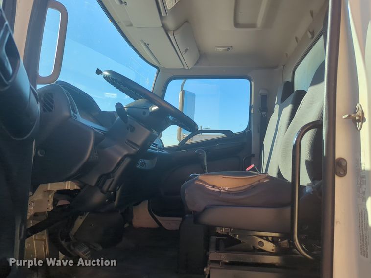 image for item NZ9305 2011 Hino 268 box truck