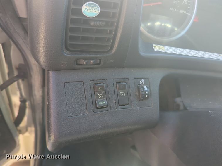 image for item NZ9305 2011 Hino 268 box truck