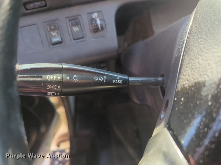 image for item NZ9305 2011 Hino 268 box truck