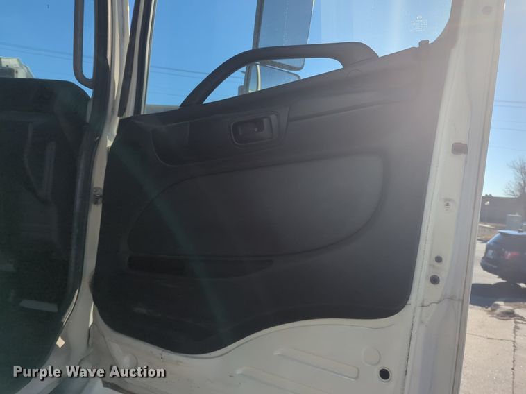 image for item NZ9305 2011 Hino 268 box truck