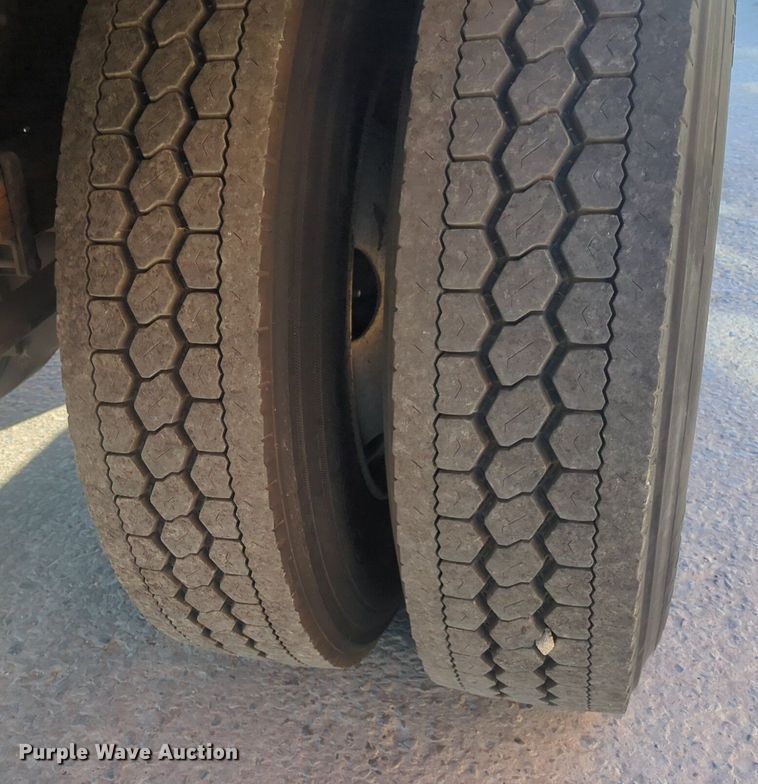 image for item NZ9305 2011 Hino 268 box truck