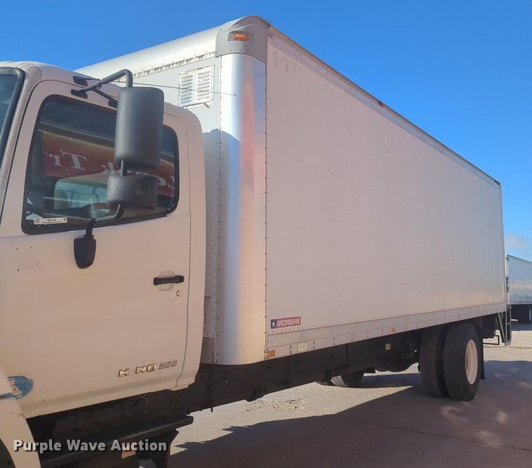 image for item NZ9306 2011 Hino 268 box truck