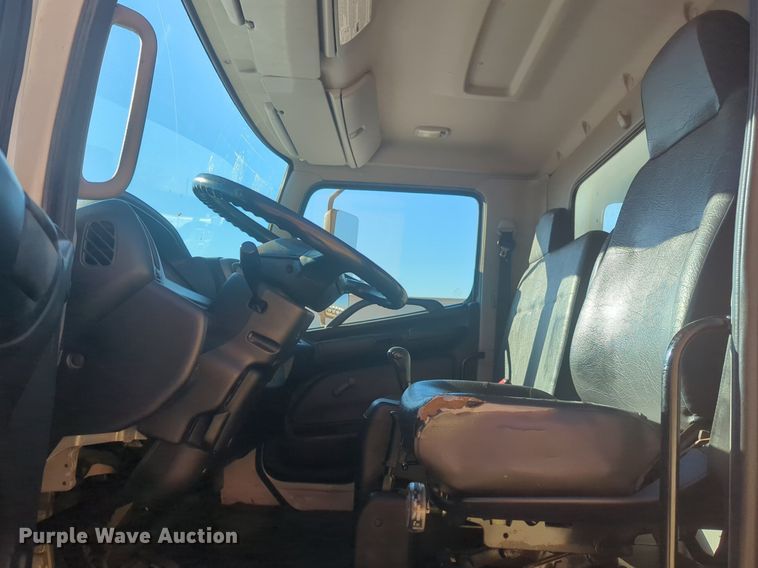 image for item NZ9306 2011 Hino 268 box truck