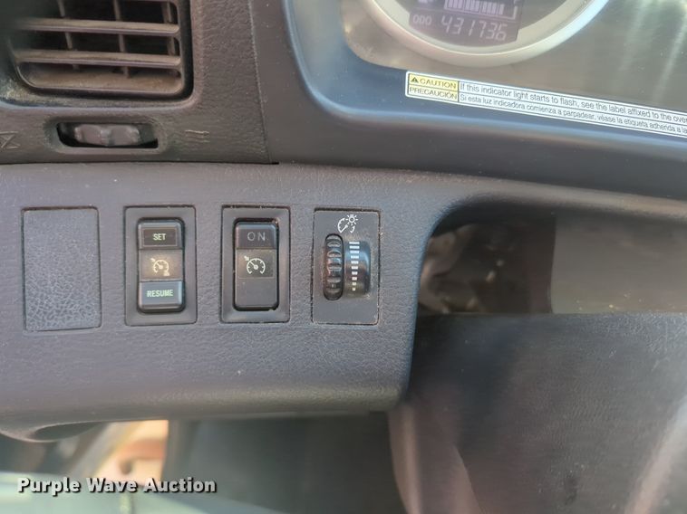 image for item NZ9306 2011 Hino 268 box truck