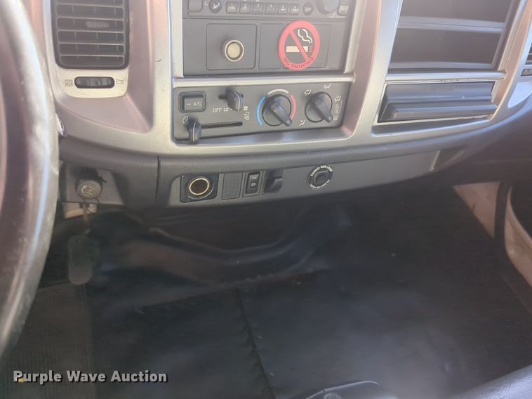 image for item NZ9306 2011 Hino 268 box truck