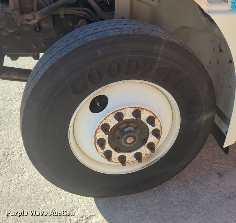 image for item NZ9306 2011 Hino 268 box truck