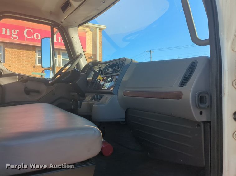 image for item NZ9307 2016 Freightliner Business Class M2 box truck