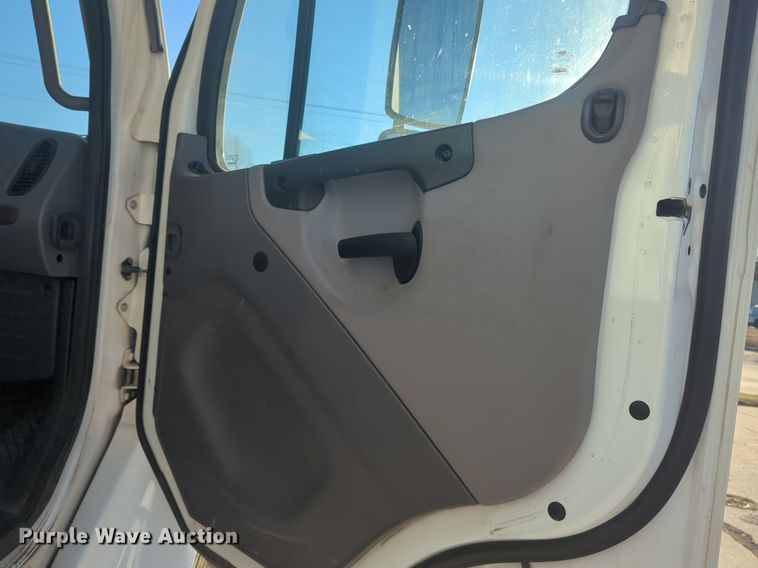 image for item NZ9307 2016 Freightliner Business Class M2 box truck