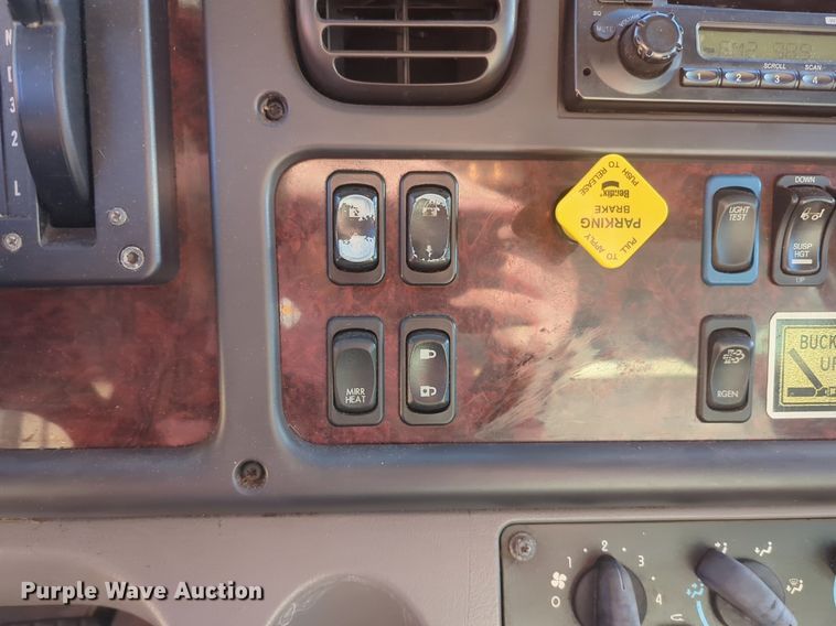 image for item NZ9307 2016 Freightliner Business Class M2 box truck