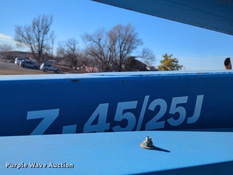 image for item NZ9334 2005 Genie Z-45/25 boom lift
