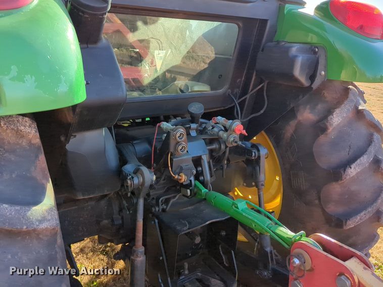 image for item NZ9335 2009 John Deere 5101E MFWD tractor