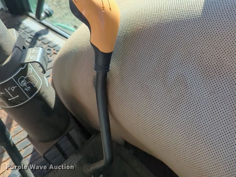 image for item NZ9335 2009 John Deere 5101E MFWD tractor