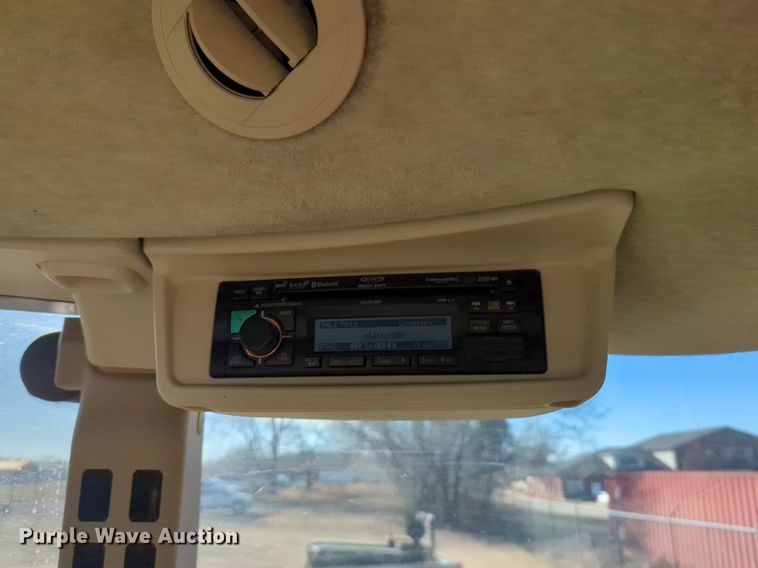 image for item NZ9335 2009 John Deere 5101E MFWD tractor