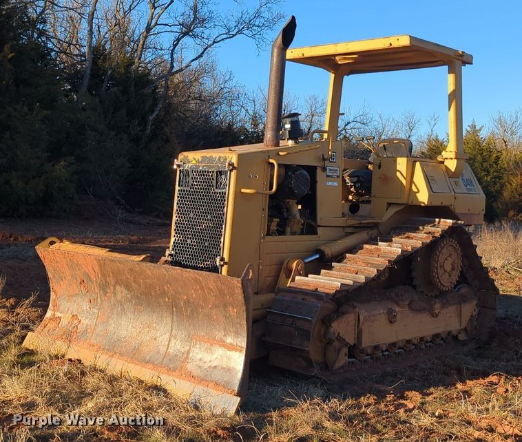 image for item NZ9342 1987 Caterpillar D4H dozer