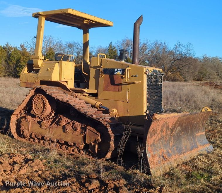 image for item NZ9342 1987 Caterpillar D4H dozer