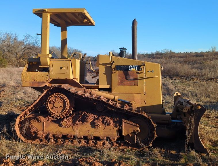 image for item NZ9342 1987 Caterpillar D4H dozer
