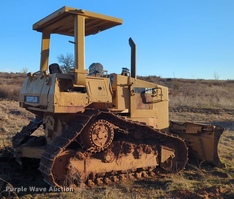 image for item NZ9342 1987 Caterpillar D4H dozer