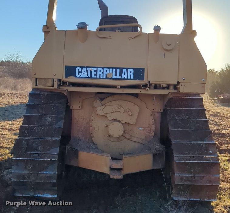 image for item NZ9342 1987 Caterpillar D4H dozer