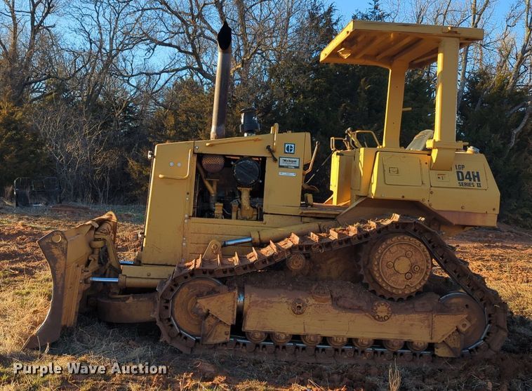 image for item NZ9342 1987 Caterpillar D4H dozer