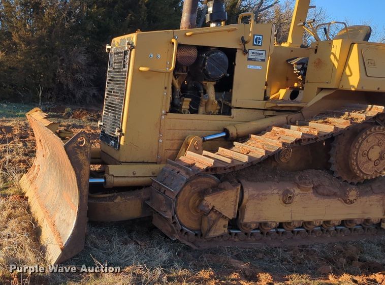 image for item NZ9342 1987 Caterpillar D4H dozer