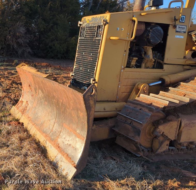 image for item NZ9342 1987 Caterpillar D4H dozer