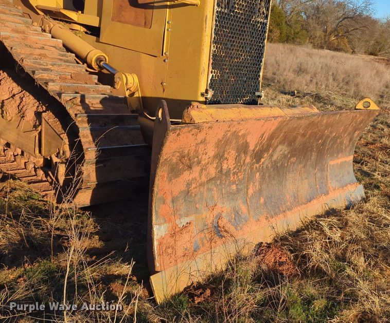 image for item NZ9342 1987 Caterpillar D4H dozer
