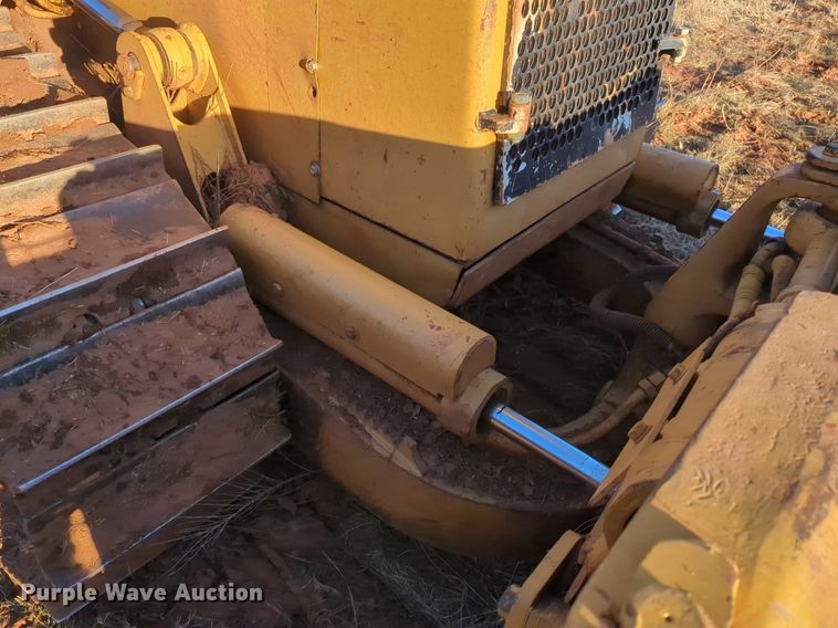 image for item NZ9342 1987 Caterpillar D4H dozer