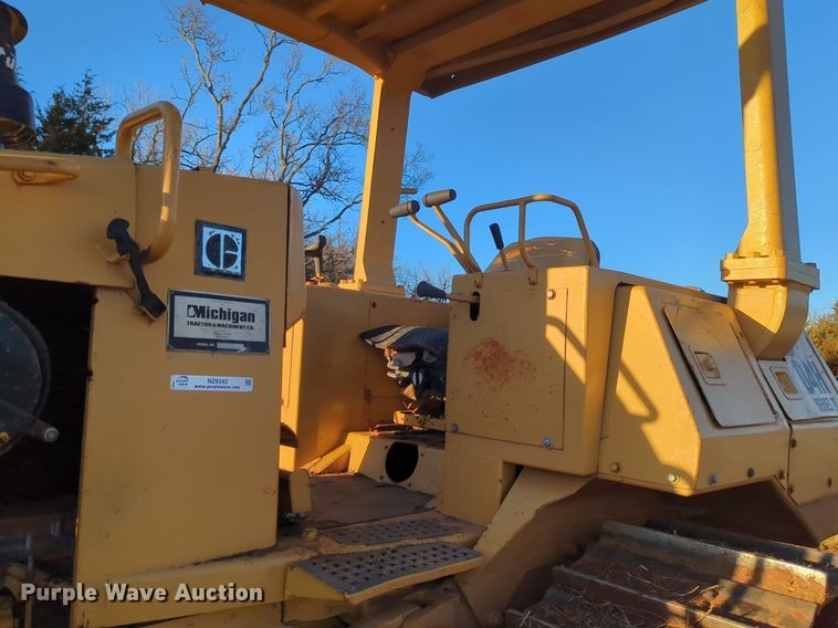 image for item NZ9342 1987 Caterpillar D4H dozer