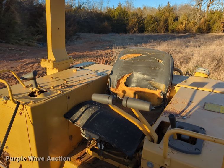 image for item NZ9342 1987 Caterpillar D4H dozer