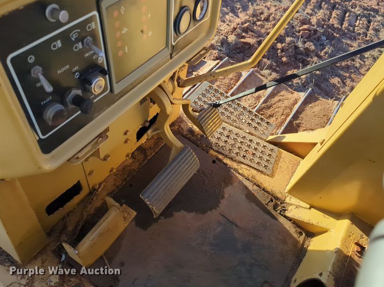 image for item NZ9342 1987 Caterpillar D4H dozer