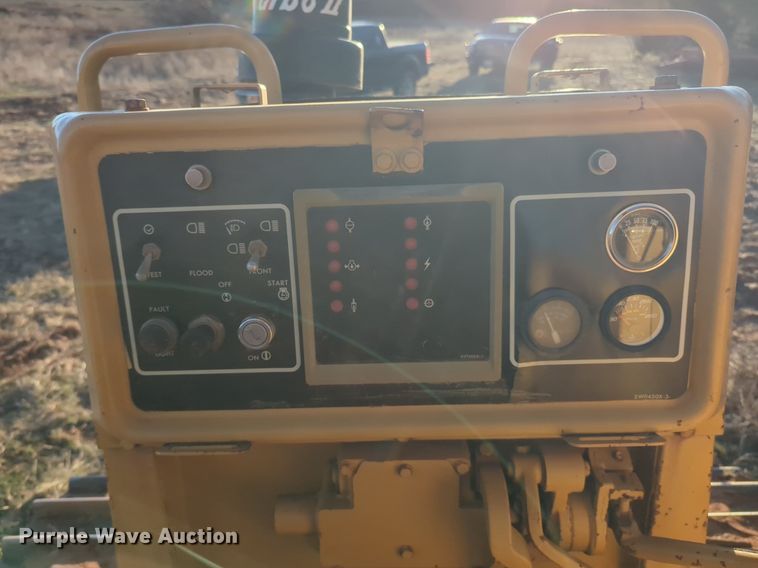 image for item NZ9342 1987 Caterpillar D4H dozer