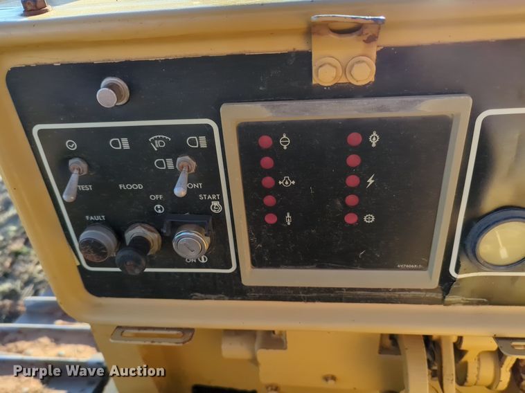 image for item NZ9342 1987 Caterpillar D4H dozer