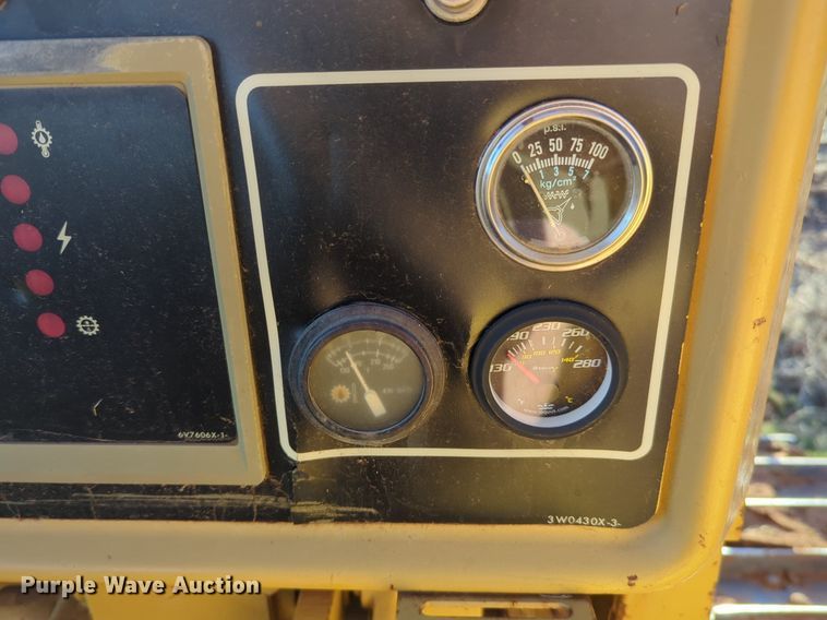 image for item NZ9342 1987 Caterpillar D4H dozer