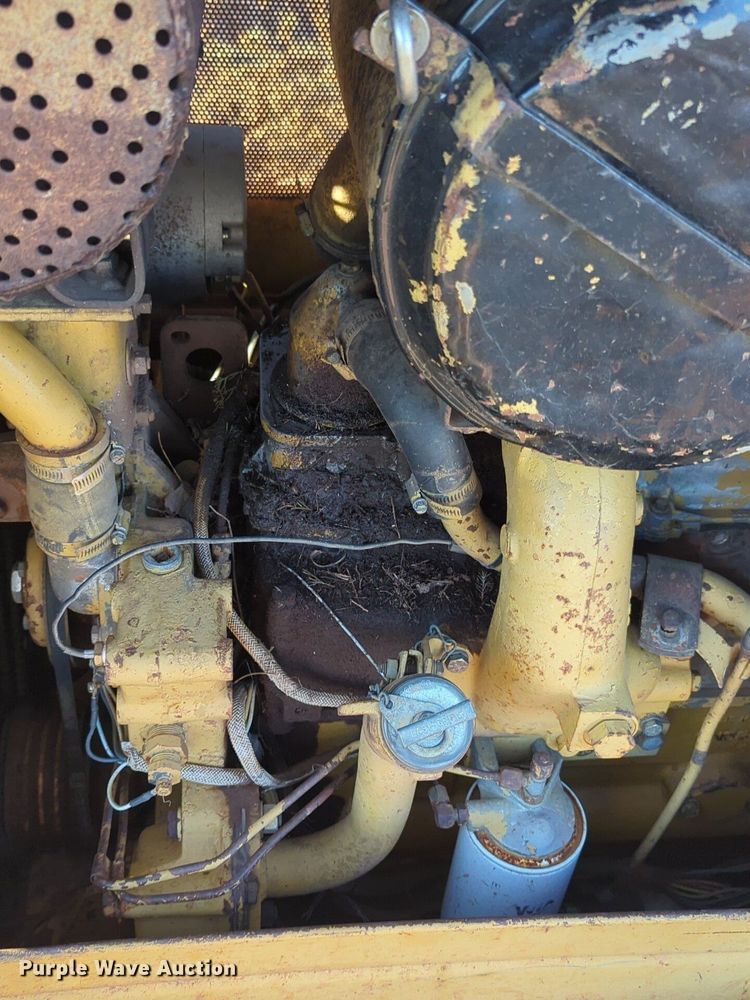 image for item NZ9342 1987 Caterpillar D4H dozer