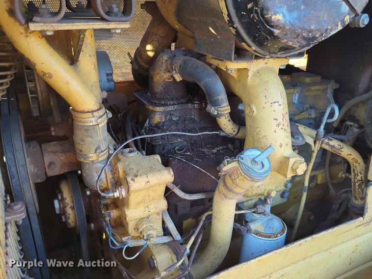 image for item NZ9342 1987 Caterpillar D4H dozer