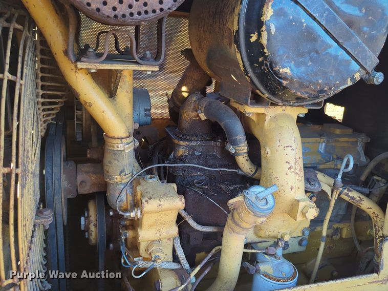 image for item NZ9342 1987 Caterpillar D4H dozer