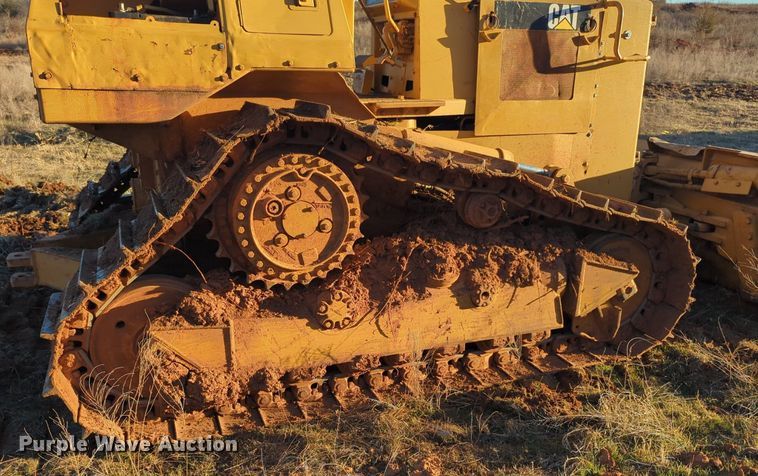 image for item NZ9342 1987 Caterpillar D4H dozer