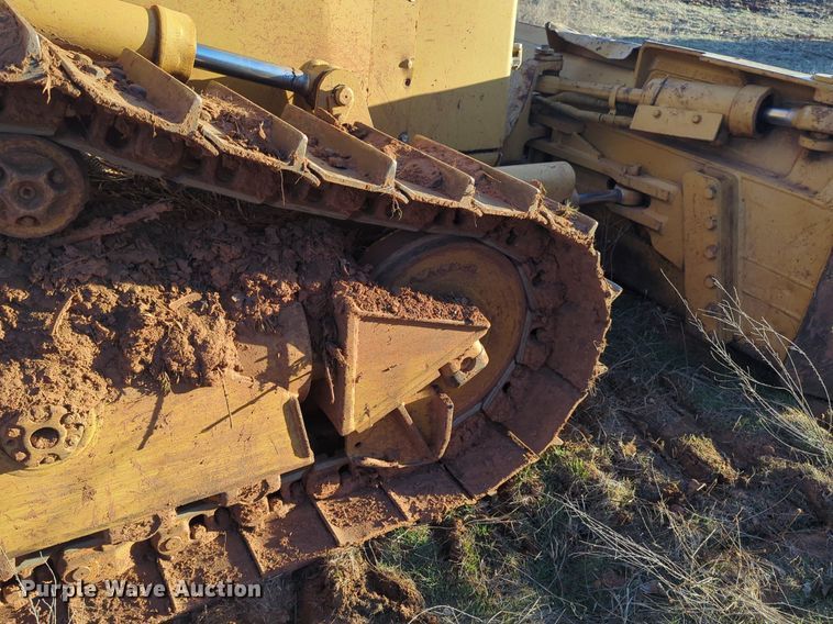 image for item NZ9342 1987 Caterpillar D4H dozer