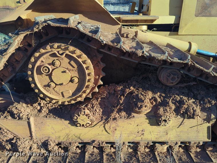image for item NZ9342 1987 Caterpillar D4H dozer