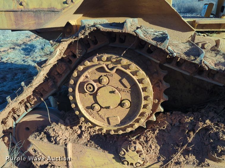 image for item NZ9342 1987 Caterpillar D4H dozer